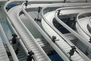 核心硬件材質對柔性鏈輸送線的價格有什么影響？