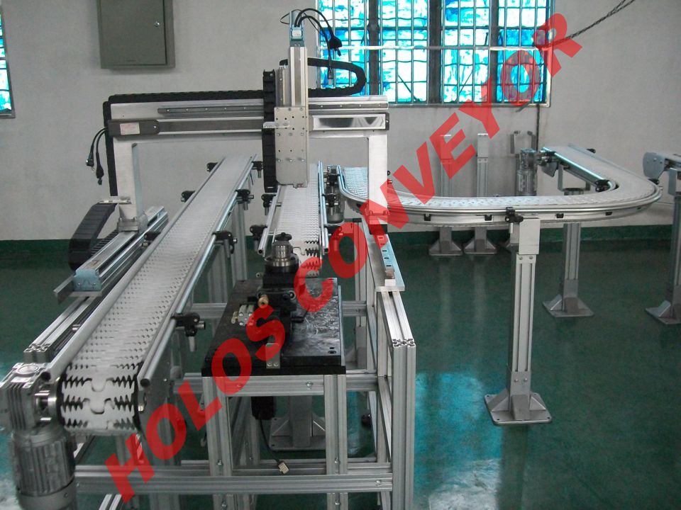 上海赫勒輸送設(shè)備有限公司專業(yè)制造柔性輸送線和柔性輸送系統(tǒng)的企業(yè)，我們從歐洲引進的柔性輸送系統(tǒng)可廣泛的應(yīng)用于食品，飲料，卷煙，啤酒，礦泉水，紙箱，卷筒紙，軸承加工，齒輪加工，汽車零部件生產(chǎn)，醫(yī)藥制藥，電子元件裝配線，包裝線等行業(yè)。